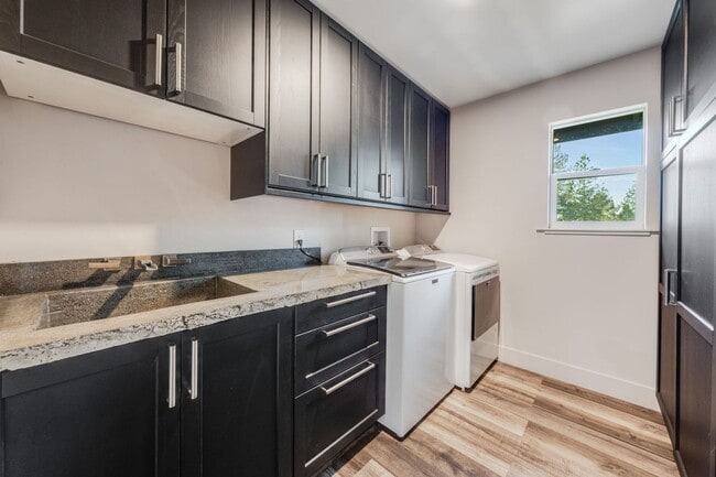 Building Photo - Updated Georgetown Home on 5 Acres with Huge Deck!