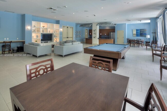 Building Photo - 2000 N Bayshore Dr