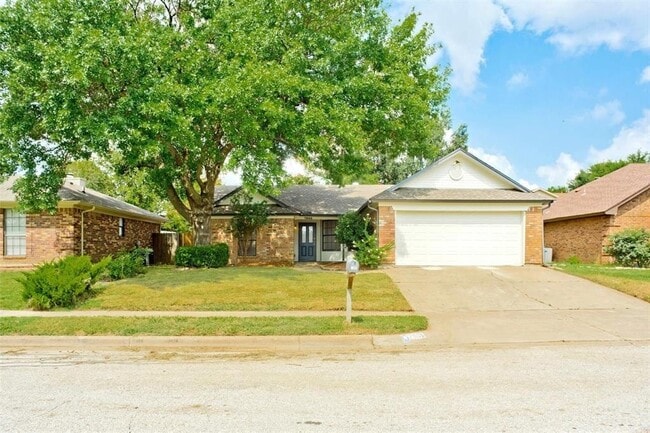 Primary Photo - 7905 Lazy Brook Dr