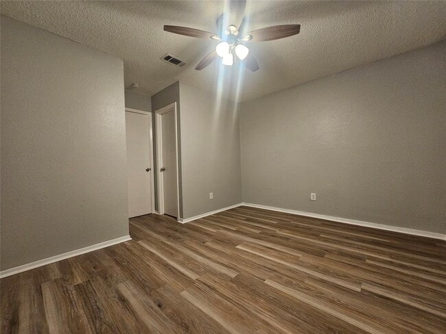 Building Photo - 6715 Sandshof Dr