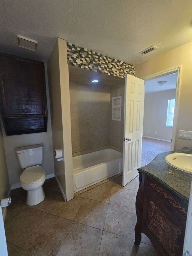 Building Photo - 3 bedroom 1 bath home