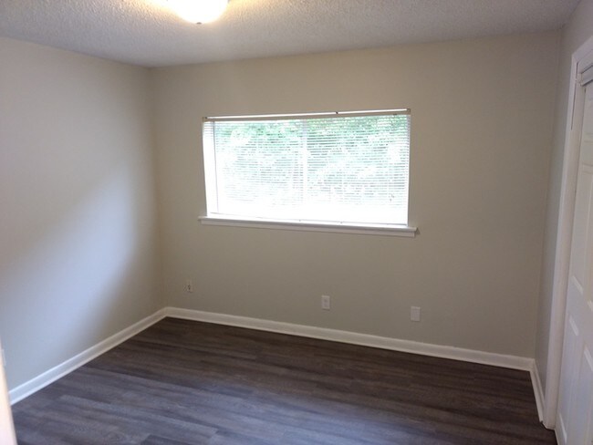 Building Photo - 207 Valley View Ave