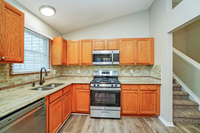 Building Photo - 565 Sharar Field Dr