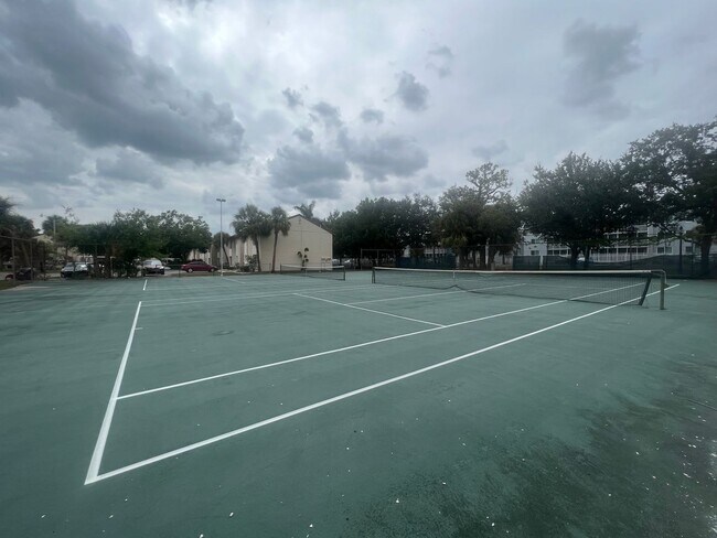 Building Photo - $500 Off First Month Rent - Close to Downt...