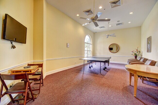 Building Photo - Beautiful & Spacious 3 Bedroom and 2 Bathroom with 2 Car garage and covered patio Home in West Pa...