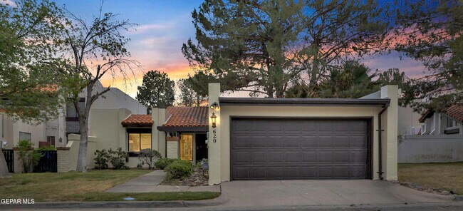 Building Photo - 620 Lakeway Dr