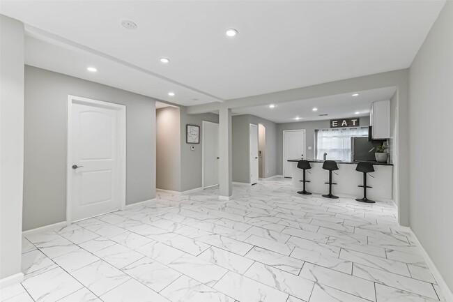 Building Photo - 6853 Chasewood Dr