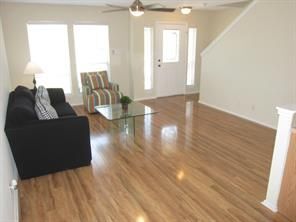 Building Photo - 504 Rolling Oak Dr