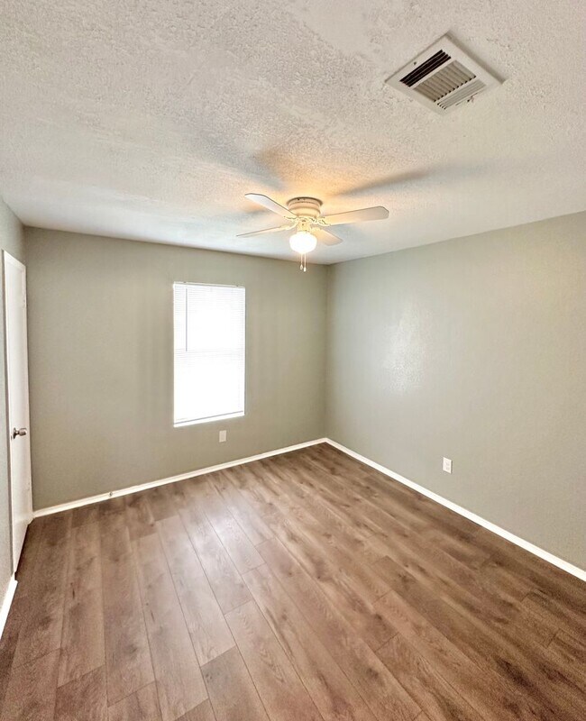 Building Photo - Modern Comfort in a Spacious 4BR Home