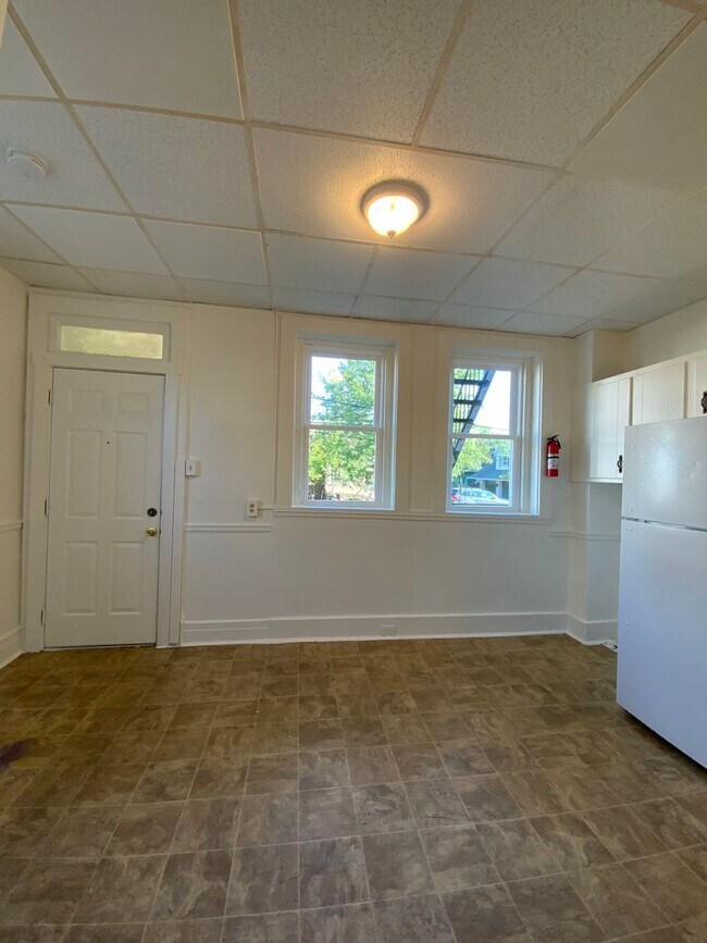 Building Photo - 113 E Lemon St