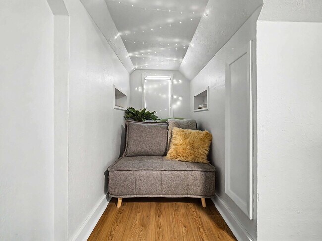 Building Photo - 5252 W 45th St