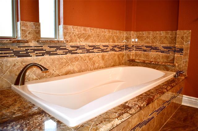 Building Photo - 908 McCoy Dr