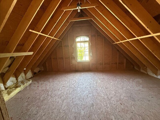 Building Photo - 1476 Neville Gardens Ln