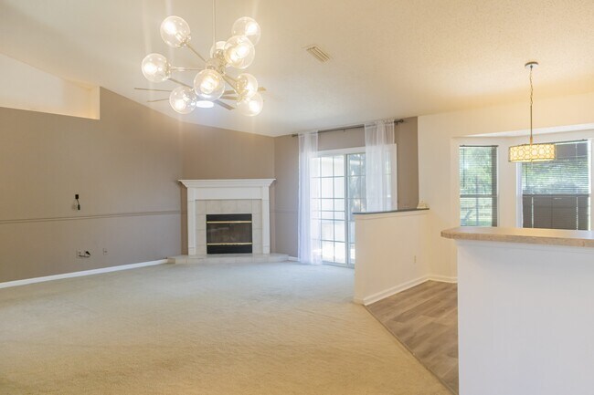 Building Photo - 2034 Belhaven Dr