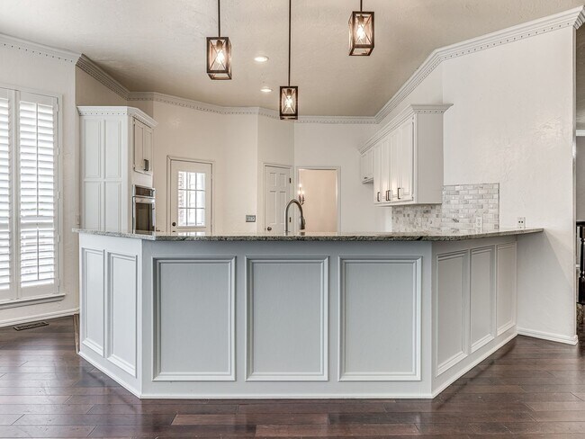 Building Photo - Spacious Home + East Edmond + 4 bedrooms + Fox Lake