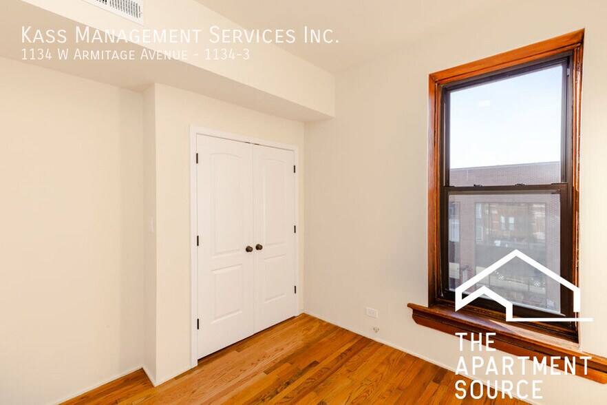 Building Photo - 1132 W Armitage Ave