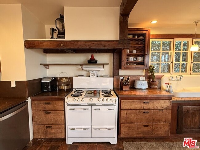 Building Photo - 2566 Verbena Dr