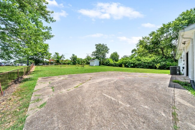 Building Photo - Renovated Ranch