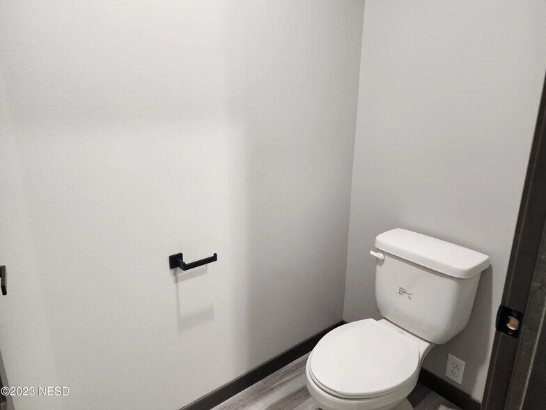 Master Bath Separate Toilet Room - 1821 3rd St NW