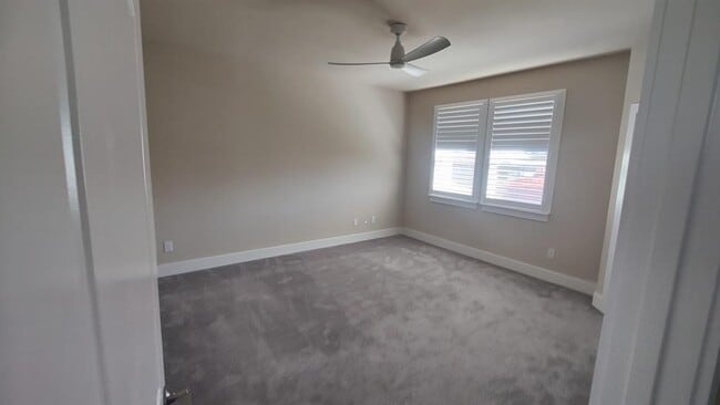 Building Photo - 335 Madison Oaks Ave