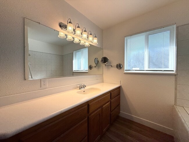 Building Photo - 5 Montclair Dr