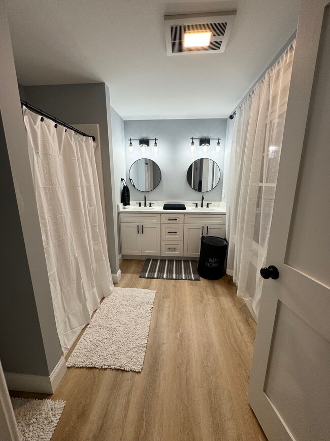 Building Photo - 521 Walnut Hill Rd