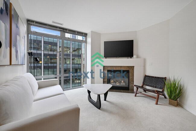 Building Photo - 1 Bedroom | 1 Bathroom | Southeast-Facing High-Floor Condo in Denny Triangle