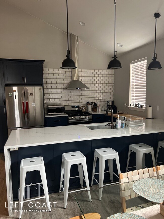 Building Photo - 4154 SE Inlet Ave