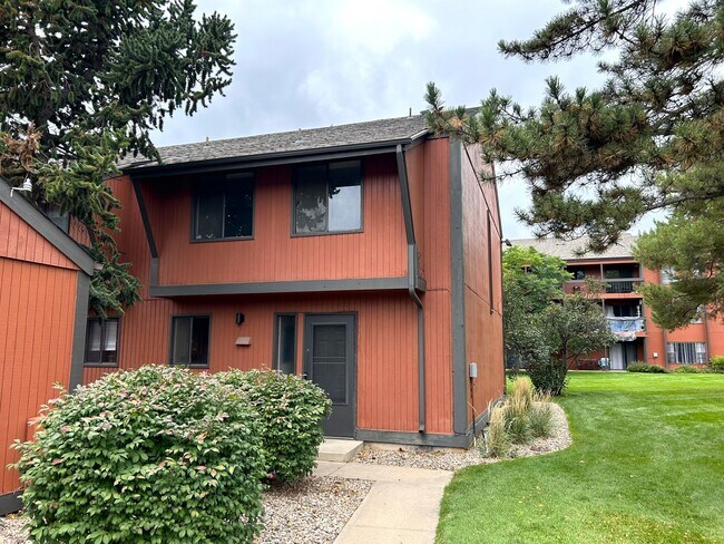 Building Photo - Bright 3BR Condo in Central Fort Collins with Parking| $300 Off First Month