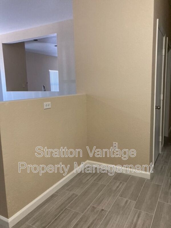 Building Photo - 1017 S Clancy Cir