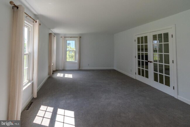 Building Photo - 428 Ingleside Dr