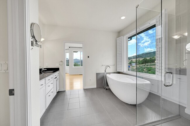 Building Photo - 4 bedroom, 3 bath with separate ADU