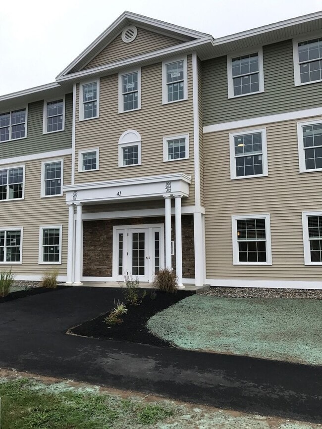 Building Photo - Fox Ridge Crossing 6