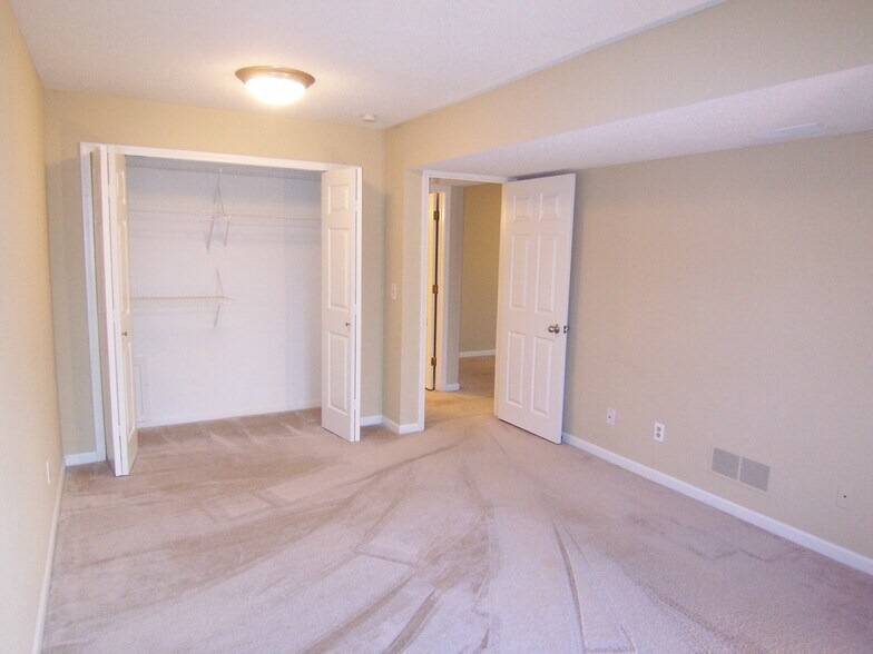 Building Photo - 111 Fieldcrest St