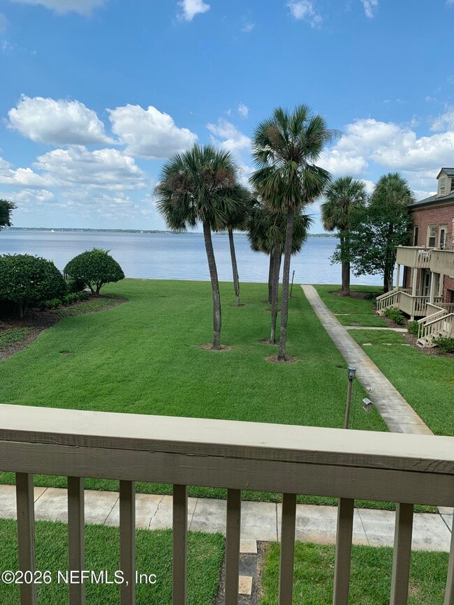 Building Photo - 842 Cedar St