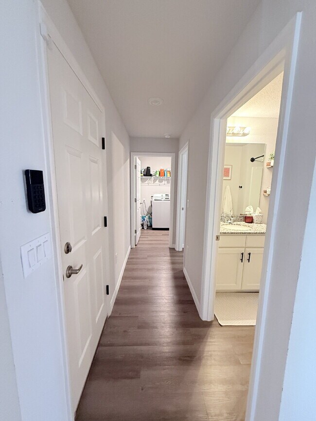 Building Photo - 1388 Stone Ridge Cir