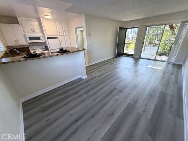 Building Photo - 931 W 19th St