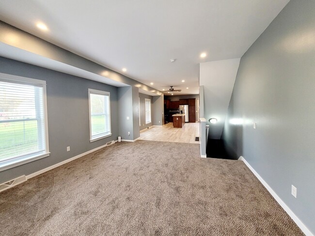 Building Photo - 729 Bates St SE