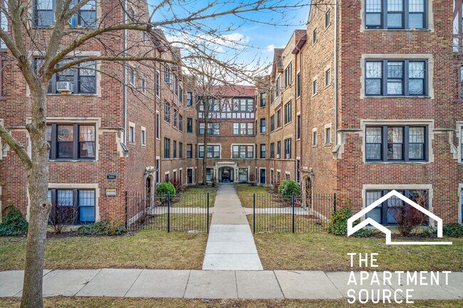 Building Photo - 2613 W Berwyn Ave