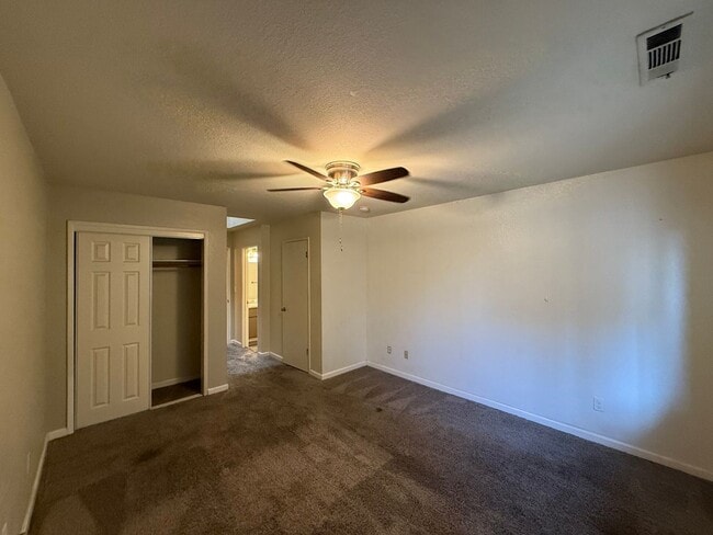 Building Photo - Temescal and Moonstar Duplex