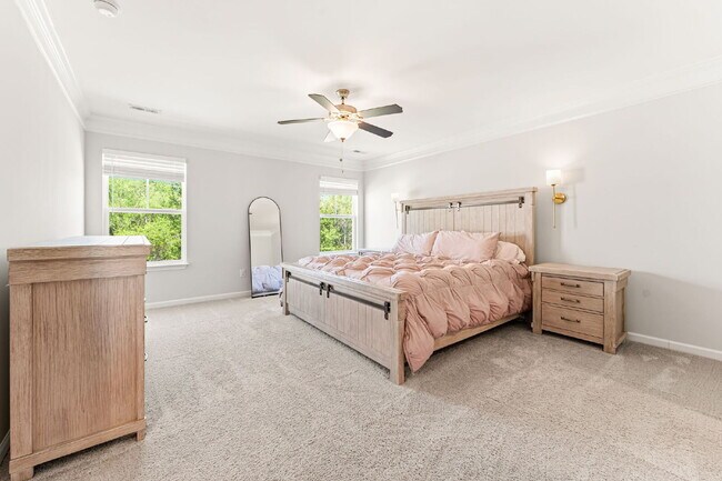 Building Photo - Sleek & Stylish 3 Bed, 2.5 Bath Townhome in Prime Location $2,050/mo rent