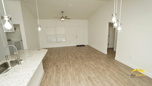 Building Photo - 17029 SW 30th Avenue Rd