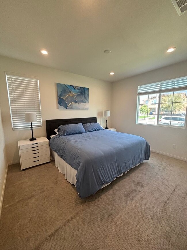 Building Photo - Beautiful 4- Bedroom Home