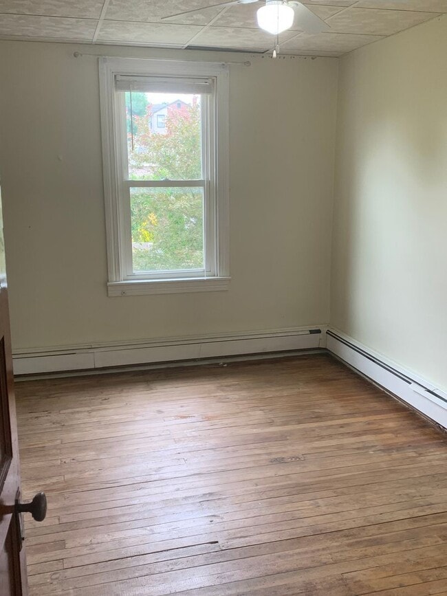 Building Photo - Dallastown SD 3 Bedroom House-Yard, Parking