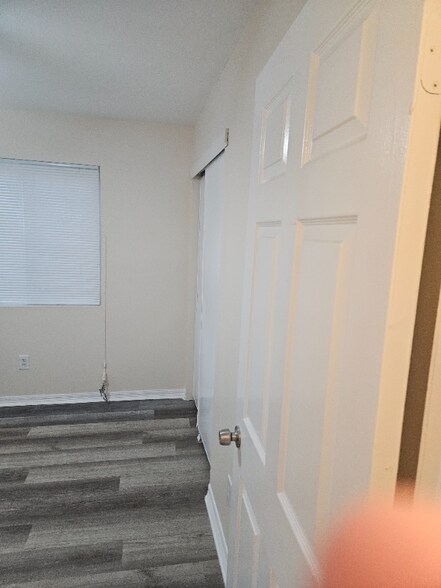 Building Photo - 8940 Orchard Ave