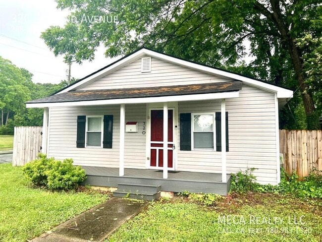 Primary Photo - 320 Skyland Ave