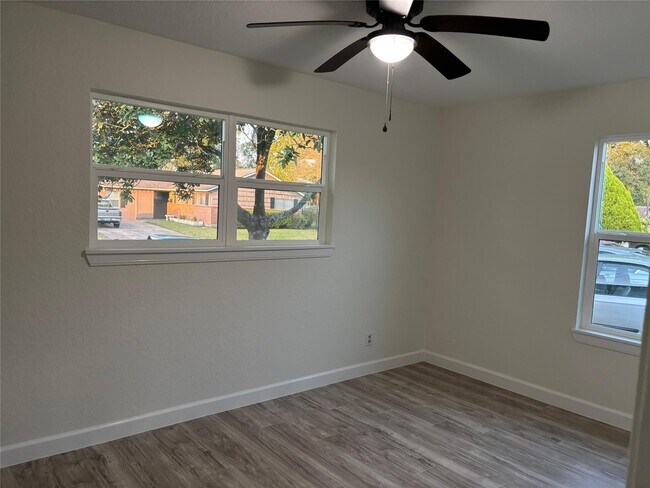 Building Photo - 1310 Canterview Dr