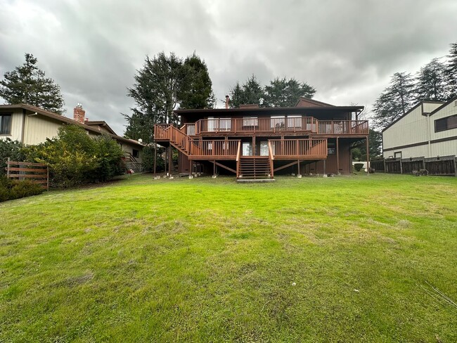 Building Photo - Come Home to This Wooded Retreat in Fremont!