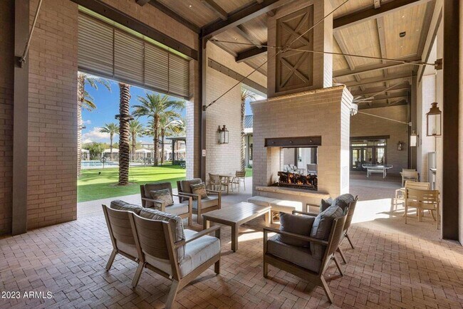 Building Photo - 1941 W Holden Dr