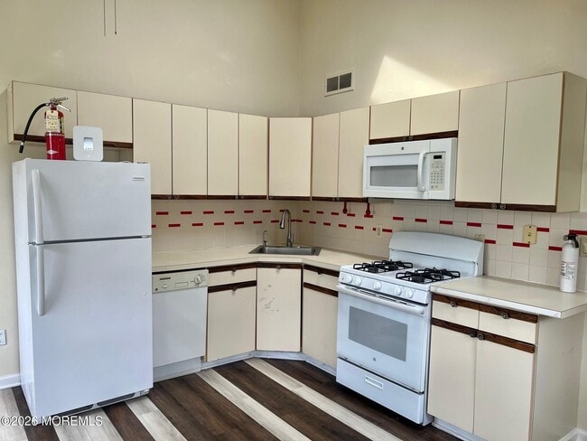 Building Photo - 246 7th Ave